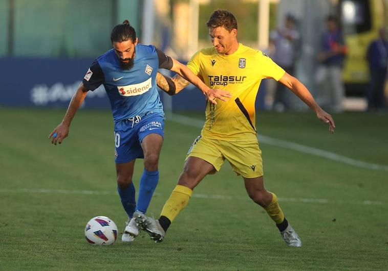 Damián Musto en el partido contra el Amorebieta.