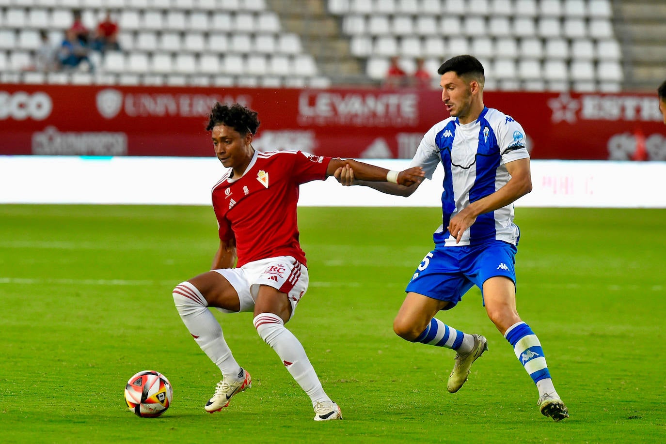 El empate del Real Murcia frente al Alcoyano, en imágenes