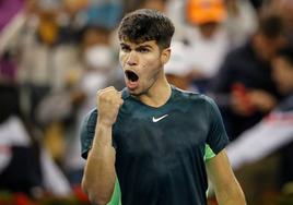 Carlos Alcaraz celebra su pase a las semifinales del ATP 500 de Pekín, este lunes.