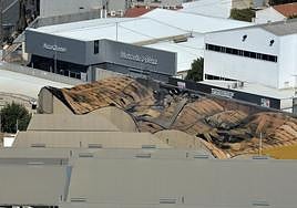 Imagen de los techos de las discotecas incendiadas este domingo en Murcia.