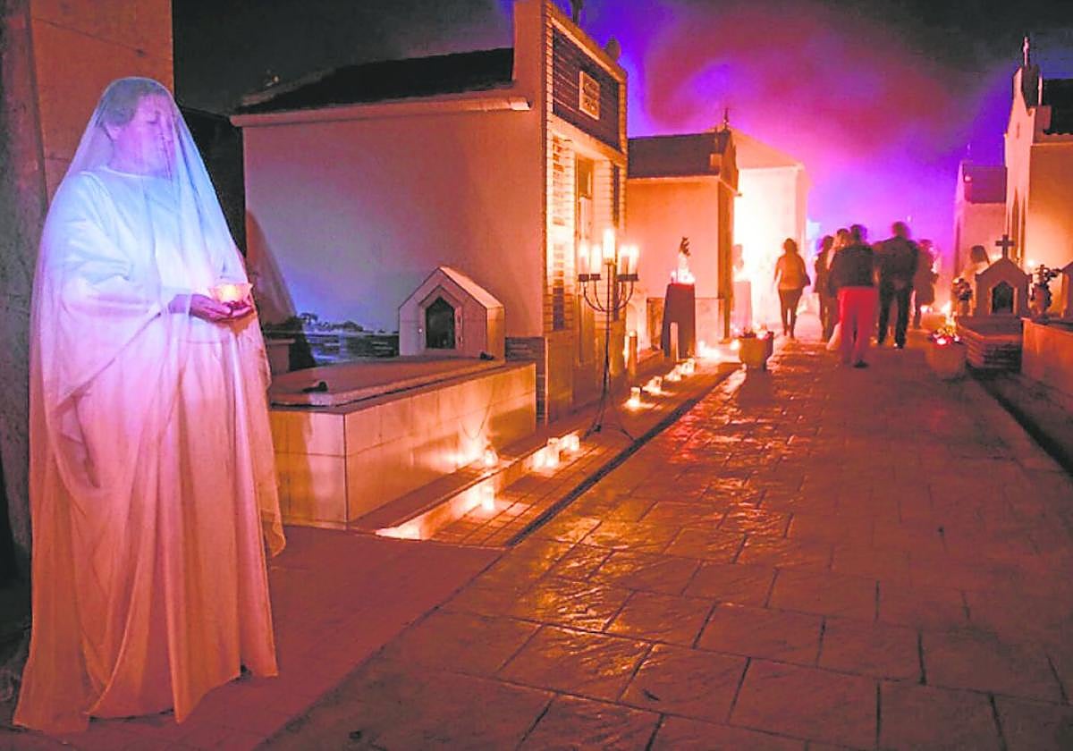 Una de las ánimas que participó en la recreación teatralizada en el cementerio de San Javier en 2019.