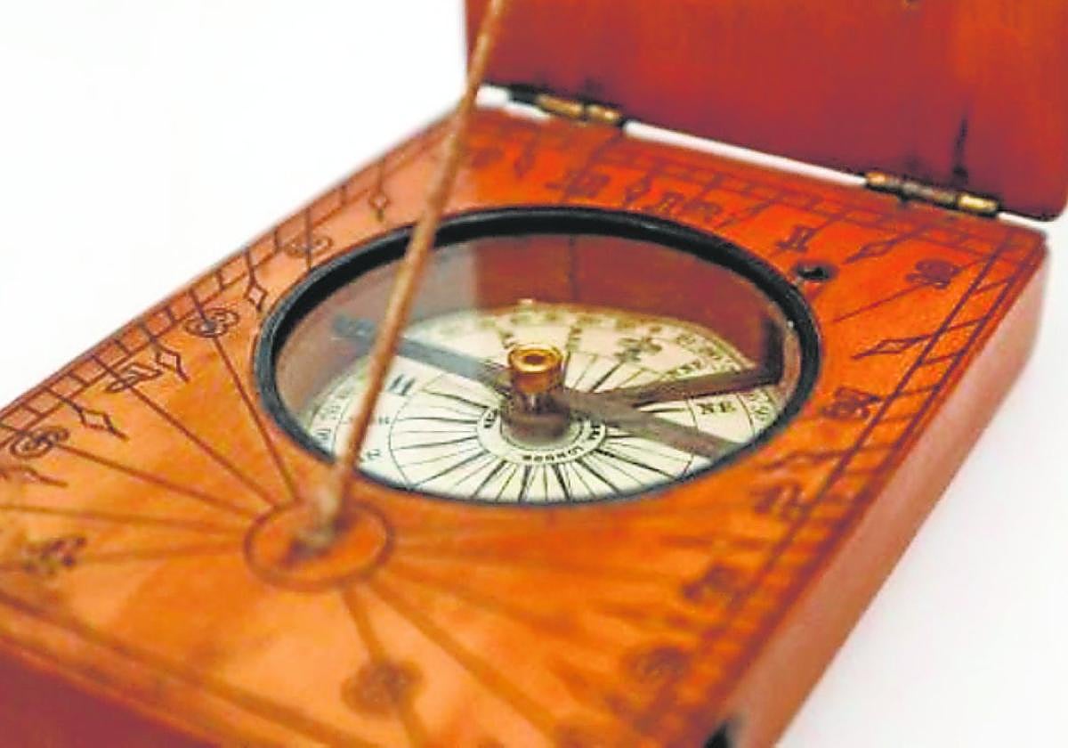 Una de las brújulas con reloj solar que se podrán ver en el museo.