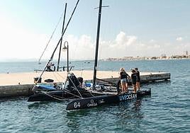 El Live Ocean Team se prepara para salir al agua.