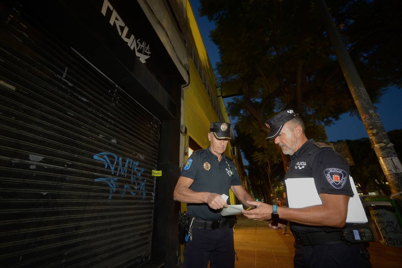 La Policía Local de Murcia precinta la sala Spectrum en Mariano Rojas