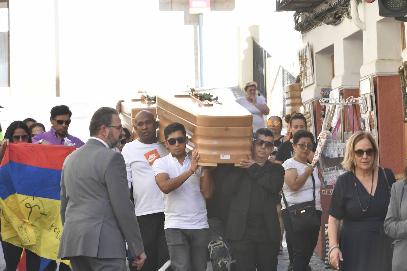 El funeral en Caravaca de cuatro de las víctimas de la tragedia en Las Atalayas, en imágenes