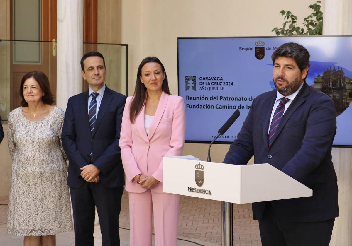 El presidente del Gobierno regional, Fernando López Miras, durante la reunión del Patronato de la Fundación Camino de la Cruz.