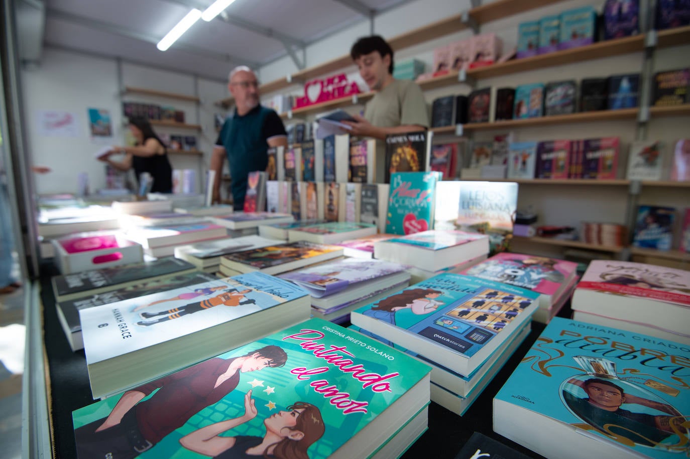 En imágenes: los lectores disfrutan del sábado en la Feria del Libro de Murcia