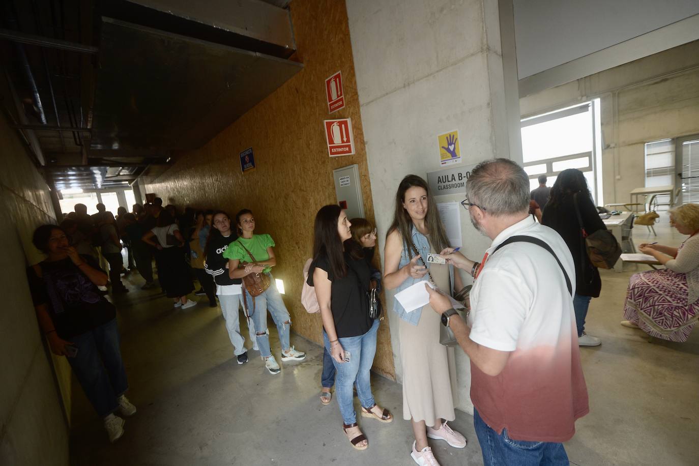 En imágenes: El Campus de Espinardo acoge el examen de Técnico Auxiliar no Sanitario