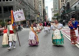La peña El Candil desfila en Nueva York, este domingo.