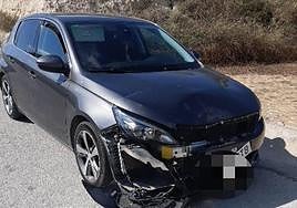 Así quedó el coche tras la colisión con la moto.