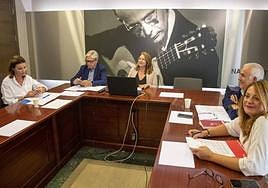 Los cinco miembros de la Mesa de la Asamblea se reunieron este lunes en Cartagena. En la foto, de izquierda a derecha, María del Carmen Ruiz Jódar, Miguel Ángel Miralles, la presidenta del Parlamento autonómico, Visitación Martínez, y los socialistas Alfonso Martínez Baños y Virginia Lopo Morales.