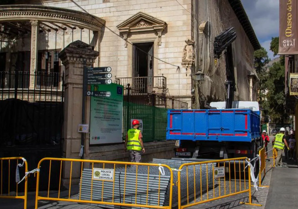 Main image - Return of the workers to the rehabilitation work of the Rubalcava Palace.