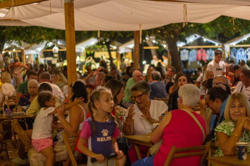 El &#039;Food Street Market&#039; de Torrevieja abre sus puertas en el parque de las Naciones