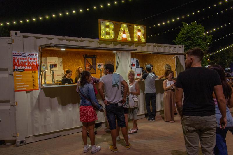 El &#039;Food Street Market&#039; de Torrevieja abre sus puertas en el parque de las Naciones