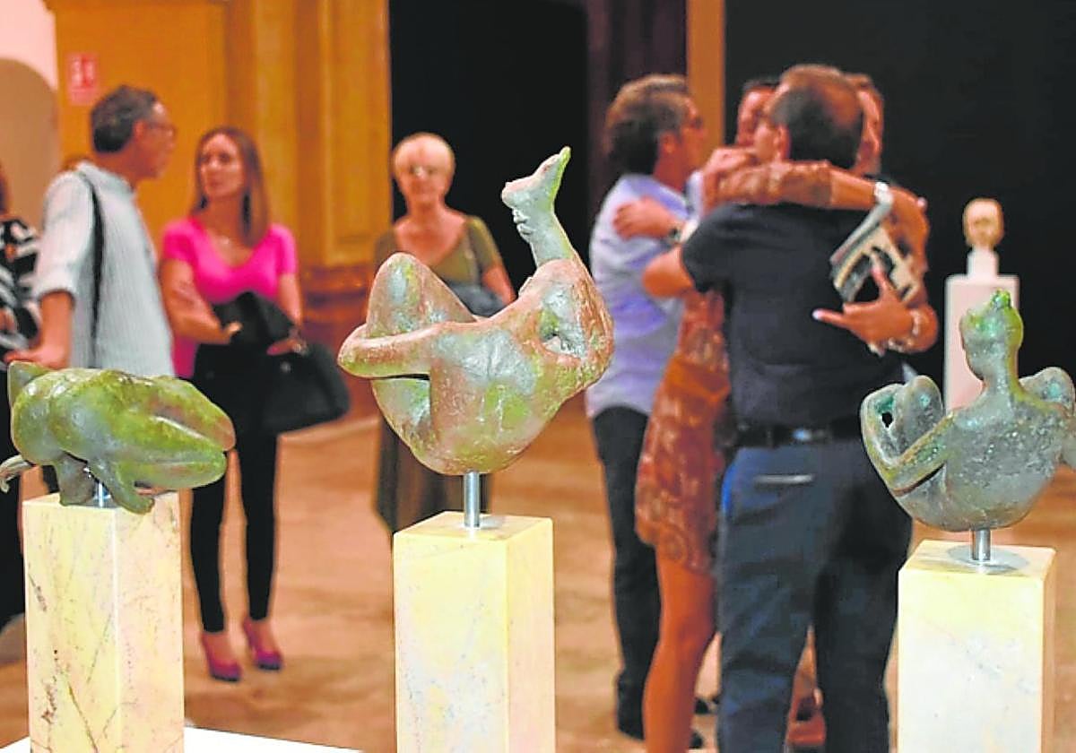 Inauguración anoche de la exposición dedicada a Pepe Marcos.