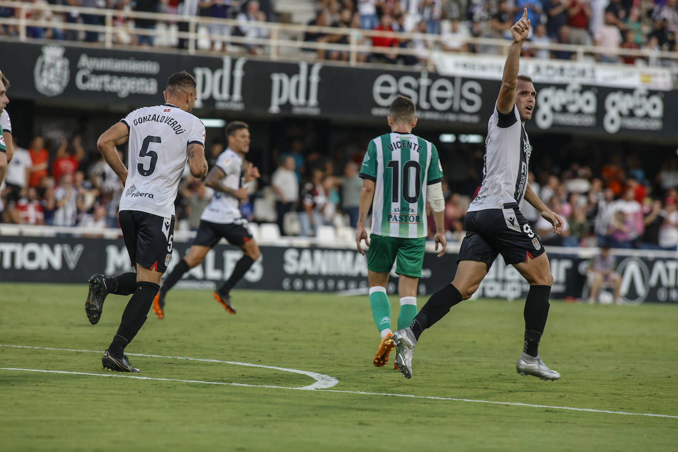 La derrota del Cartagena frente al Racing, en imágenes