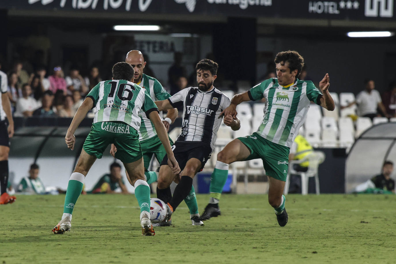 La derrota del Cartagena frente al Racing, en imágenes
