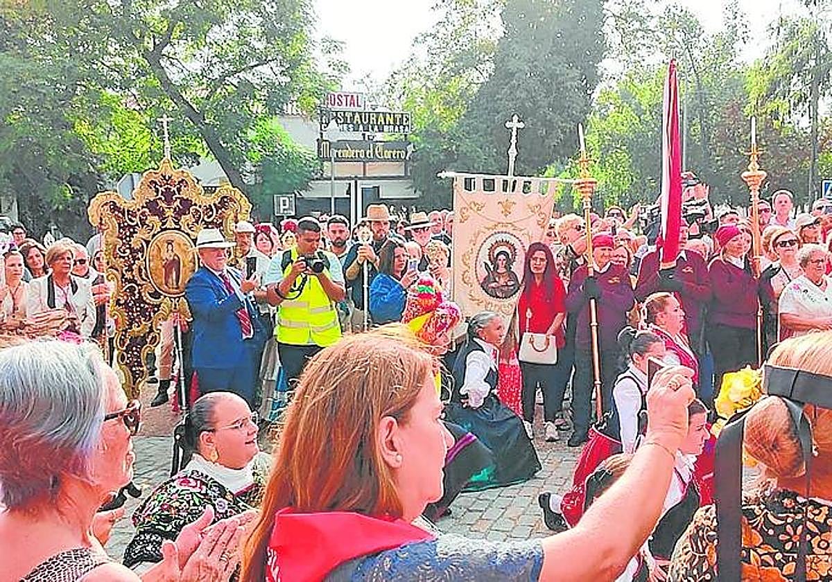 Grupos de fieles totaneros, en Mérida, ayer.