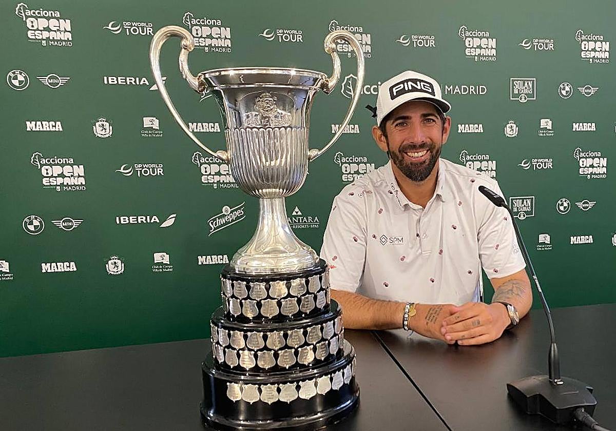 El campeón Matthieu Pavon con su copa.