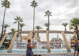 La nueva rotonda de acceso al parking subterráneo del puerto se ubicará frente a la fuente de la plaza Waldo Calero.
