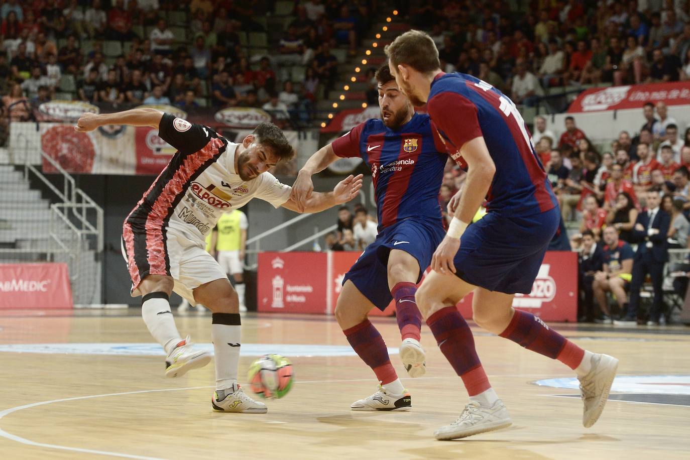 Las imágenes del partido ElPozo-Barça (2-4)