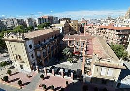 Sede de la Delegación de Defensa, en el paseo de Garay, uno de los conjuntos que aspiran a entrar en el inventario.