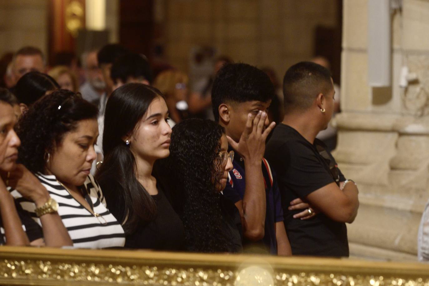 Las imágenes del funeral en la Catedral por los 13 de Atalayas