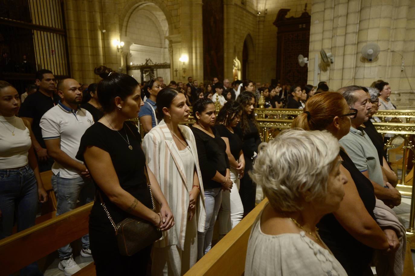 Las imágenes del funeral en la Catedral por los 13 de Atalayas