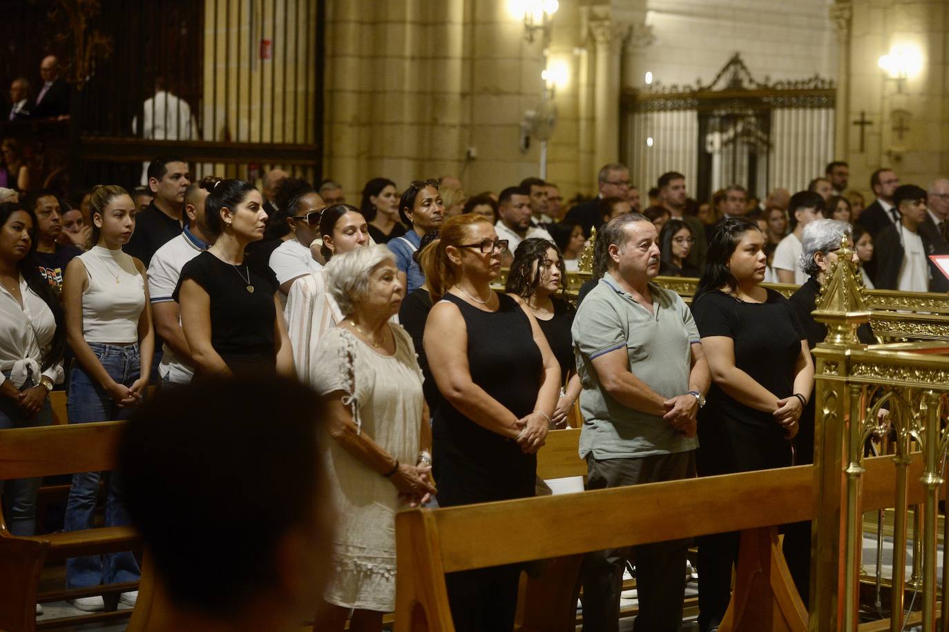 Las imágenes del funeral en la Catedral por los 13 de Atalayas