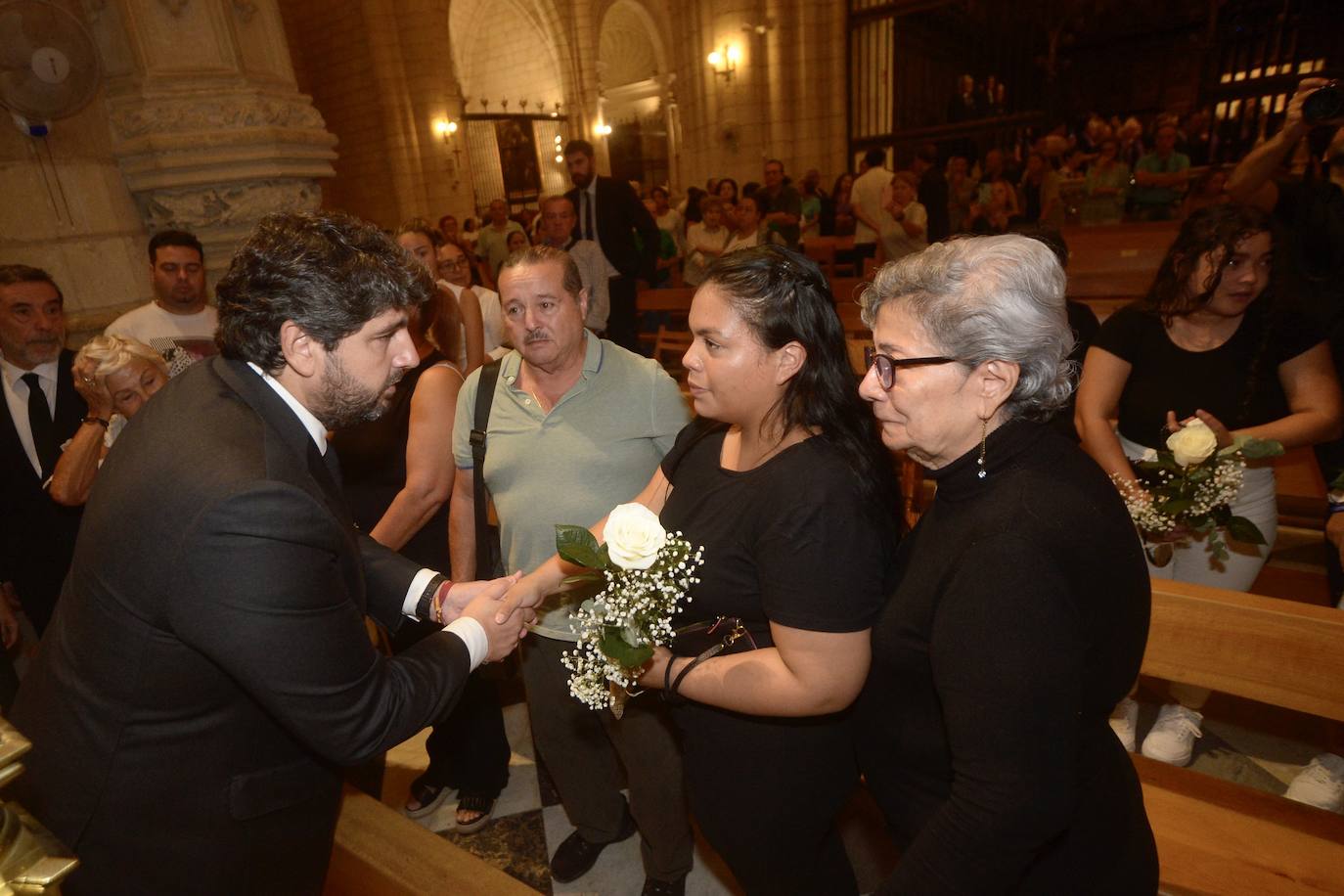 Las imágenes del funeral en la Catedral por los 13 de Atalayas