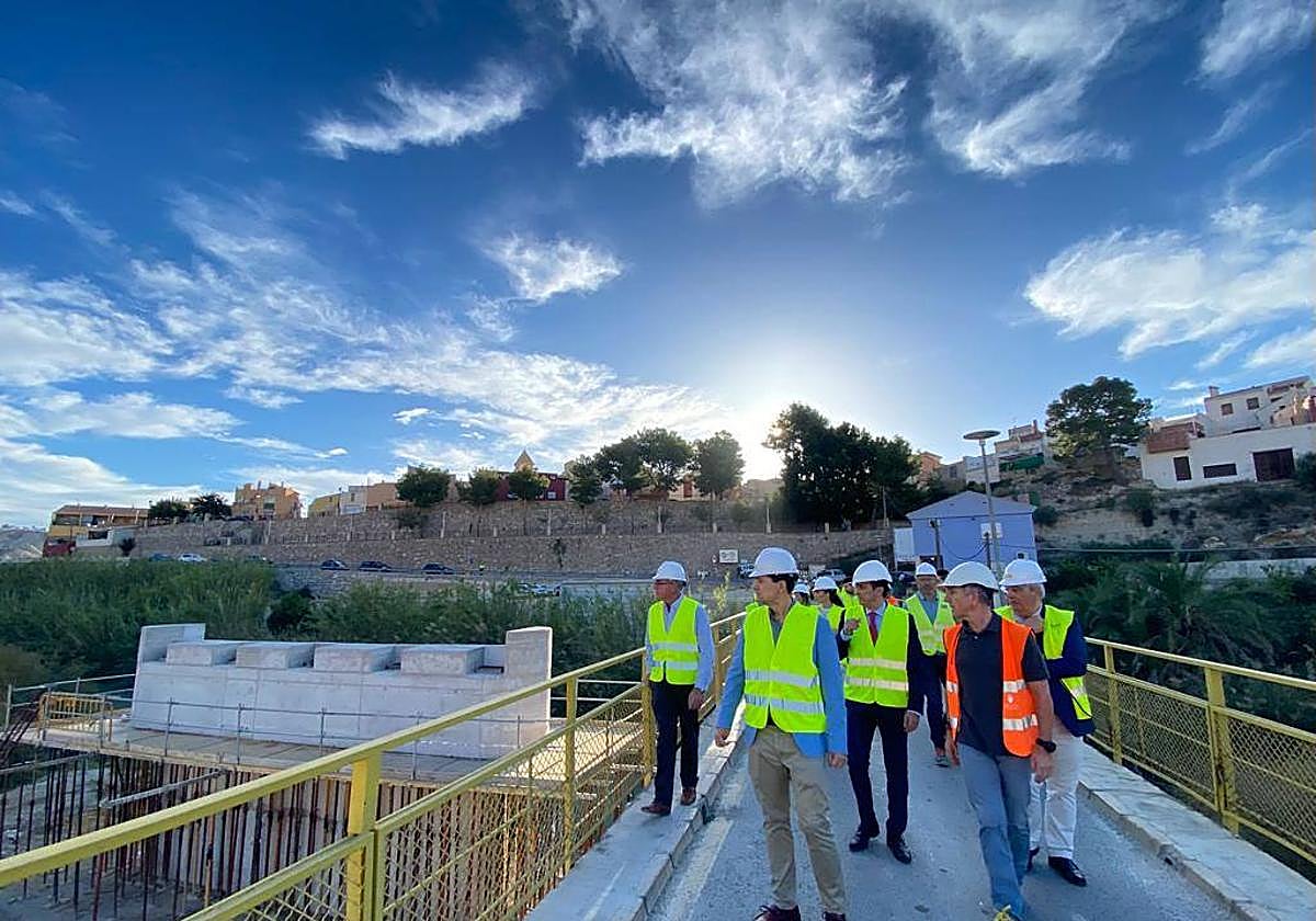 El consejero de Fomento e Infraestructuras visita las obras de esta construcción.