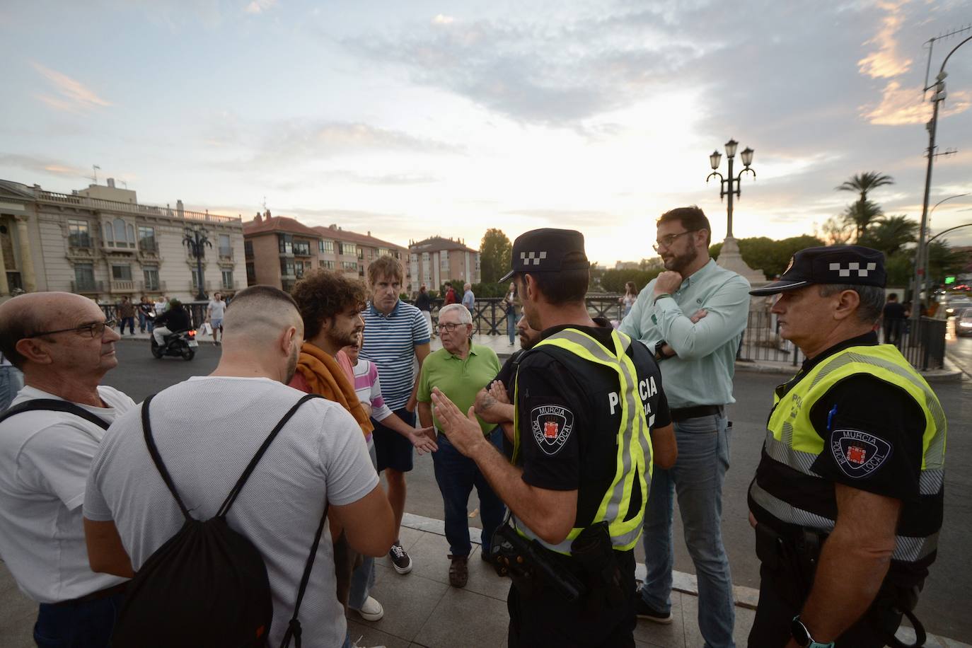 Vuelven las protestas al Puente Viejo de Murcia