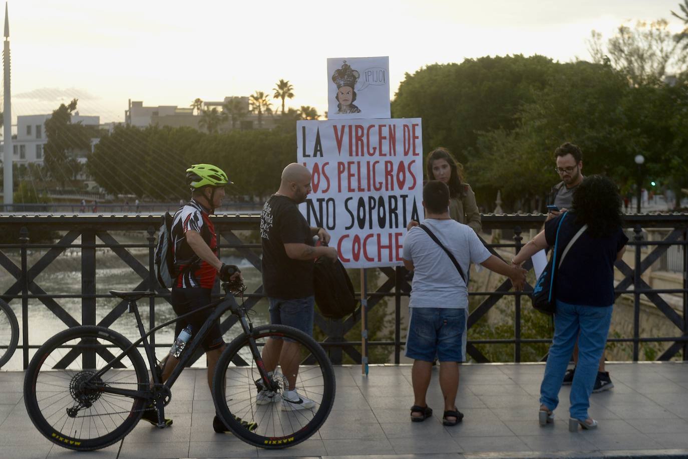 Vuelven las protestas al Puente Viejo de Murcia