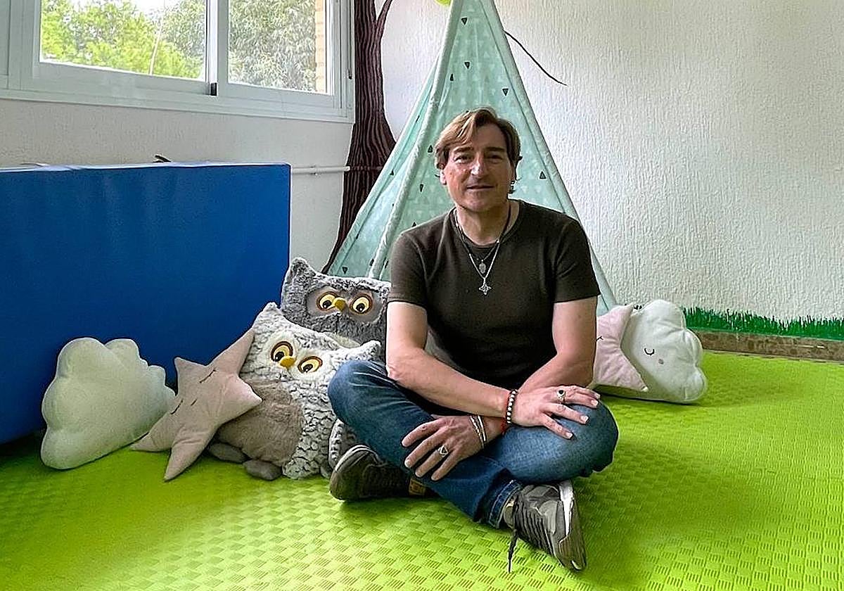 Toni García Arias, en el colegio Joaquín Carrión de San Javier, que dirige.