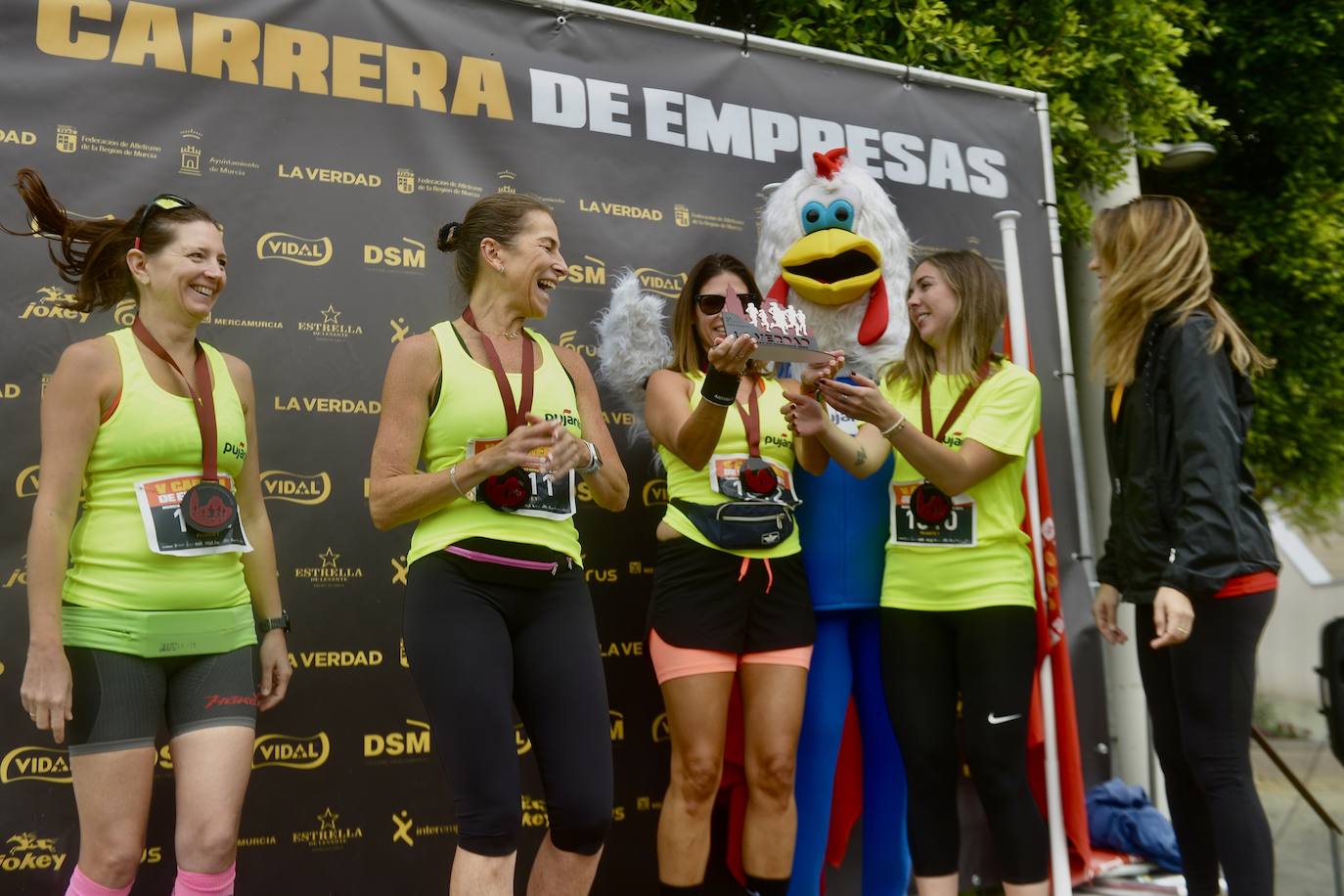 El podio de los participantes en la Carrera de Empresas de Murcia 2023