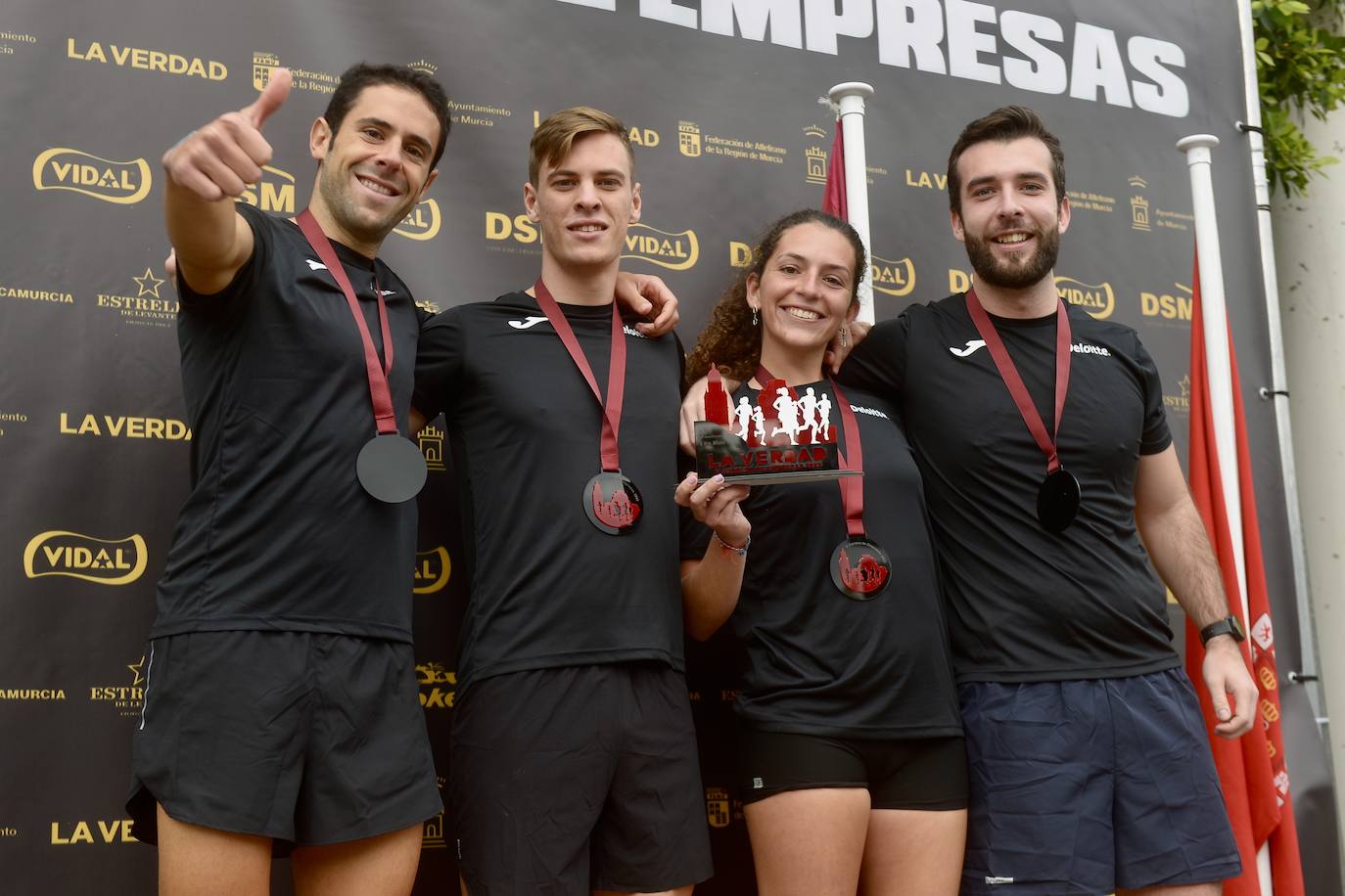 El podio de los participantes en la Carrera de Empresas de Murcia 2023