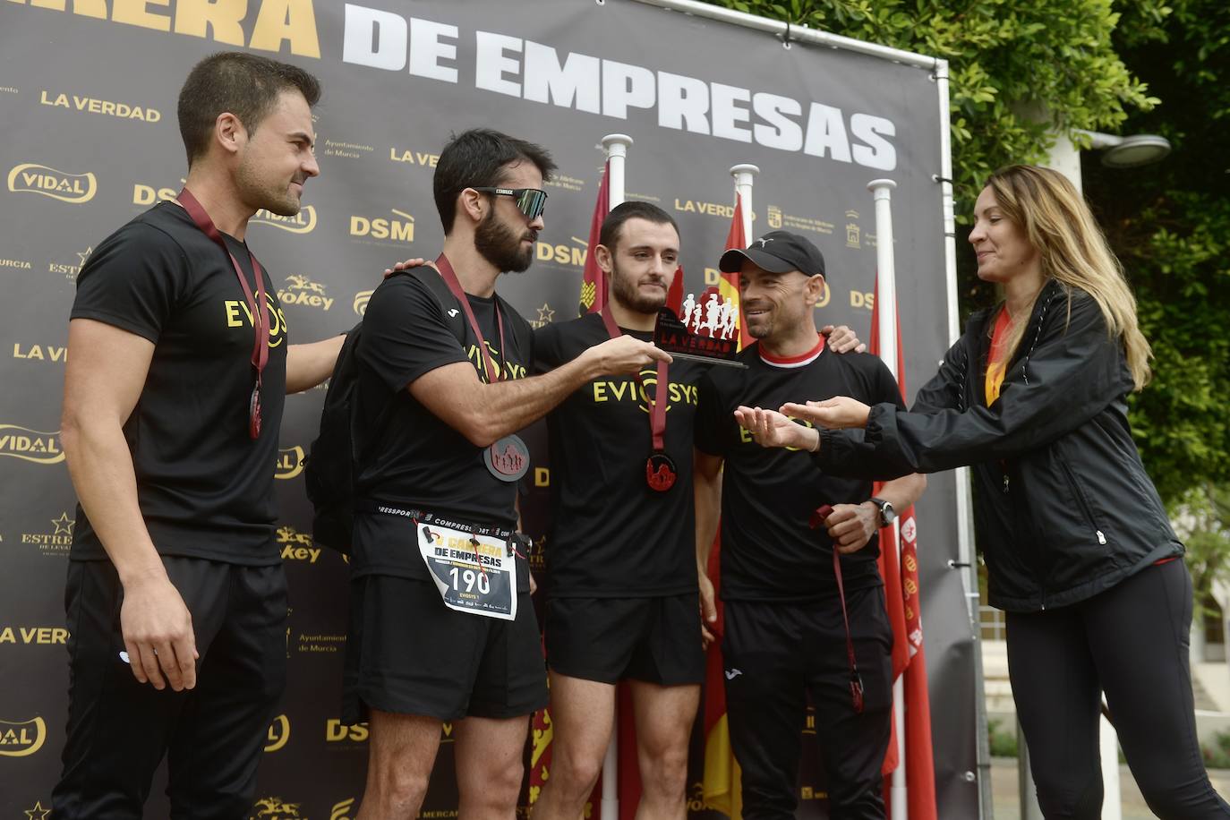 El podio de los participantes en la Carrera de Empresas de Murcia 2023