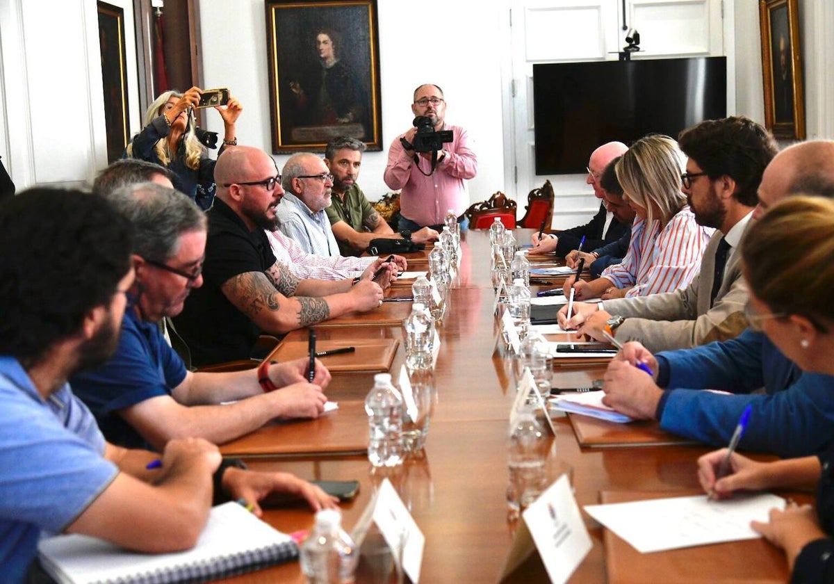 Reunión entre el Comité de Empresa de Sabic y la Corporación municipal.