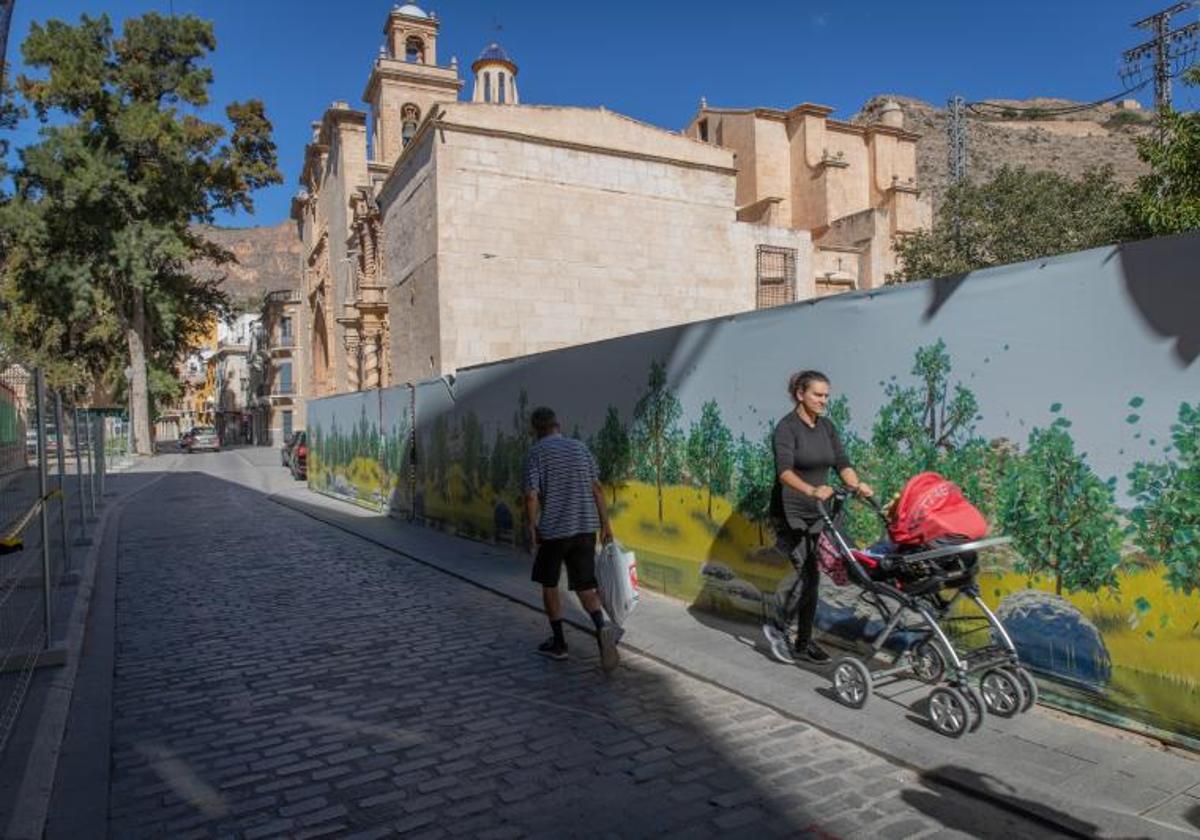 Solar propuesto por Ciudadanos para ubicar un centro social en el Rabaloche, junto a la iglesia de Santiago.