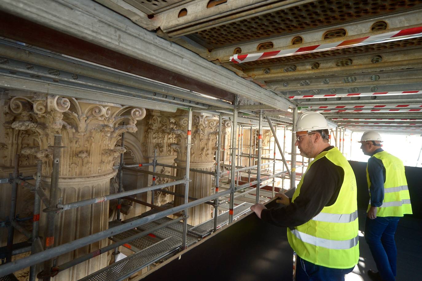 La visita a la fachada de la Catedral de Murcia, en imágenes