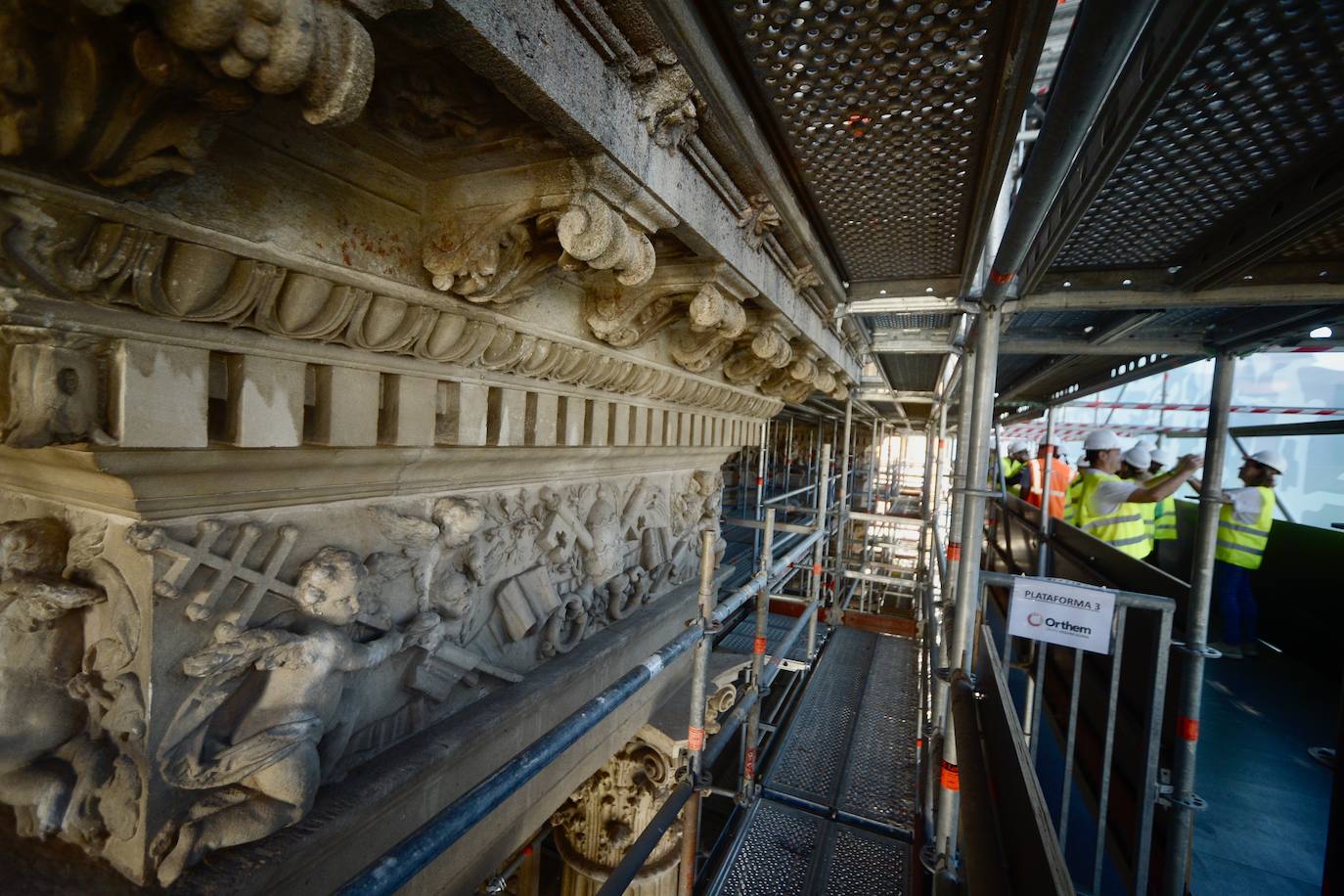 La visita a la fachada de la Catedral de Murcia, en imágenes