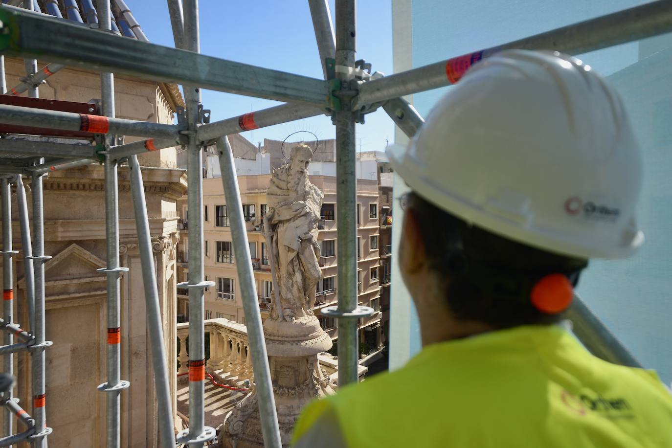 La visita a la fachada de la Catedral de Murcia, en imágenes