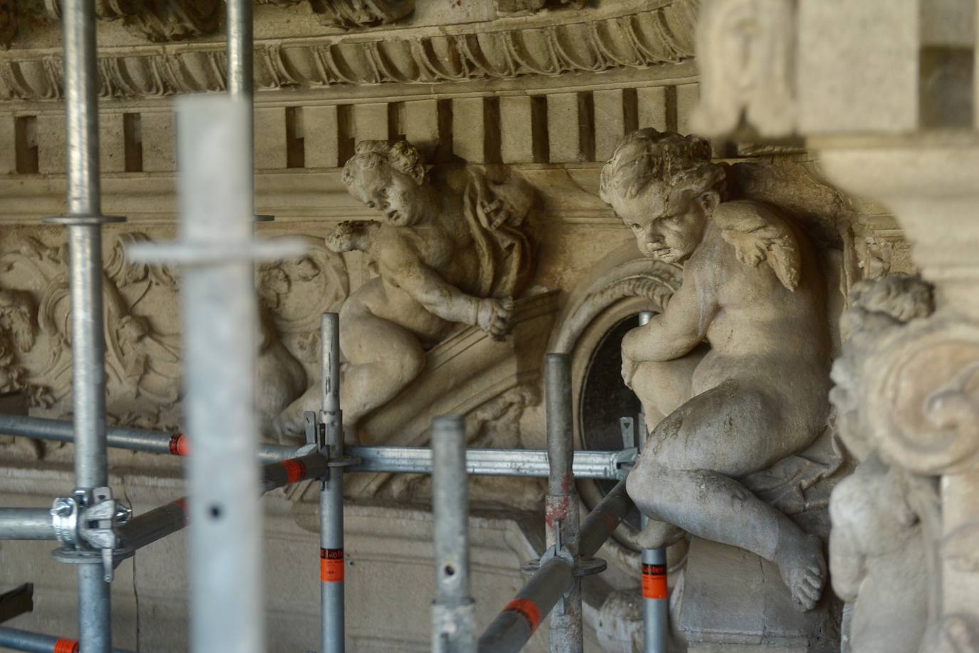 La visita a la fachada de la Catedral de Murcia, en imágenes