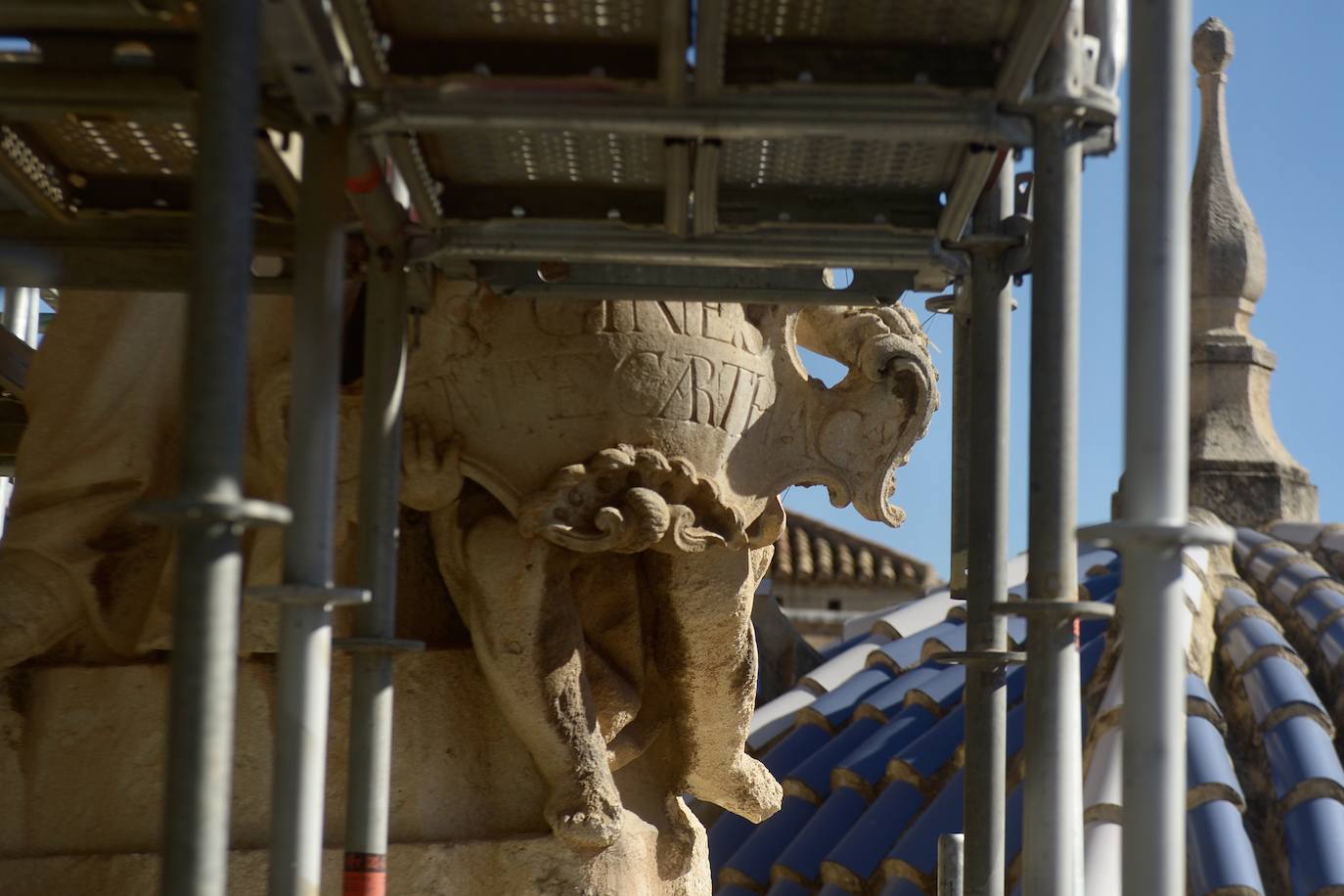 La visita a la fachada de la Catedral de Murcia, en imágenes