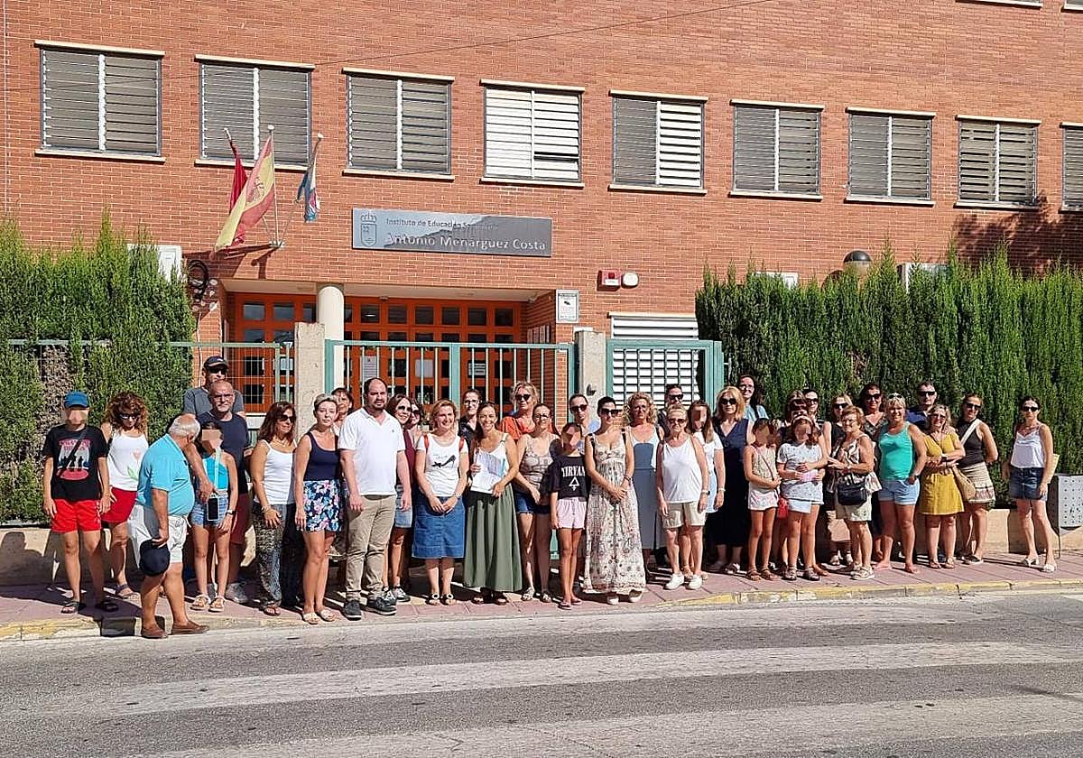 Protesta de padres y alumnos del instituto en una imagen de este verano.
