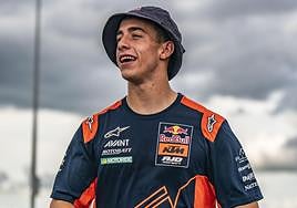 Pedro Acosta, caminando este jueves por el circuito internacional de Chang, en Tailandia.