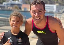 Foto reciente de Hugo García con el también nadador cartagenero Alberto Martínez.