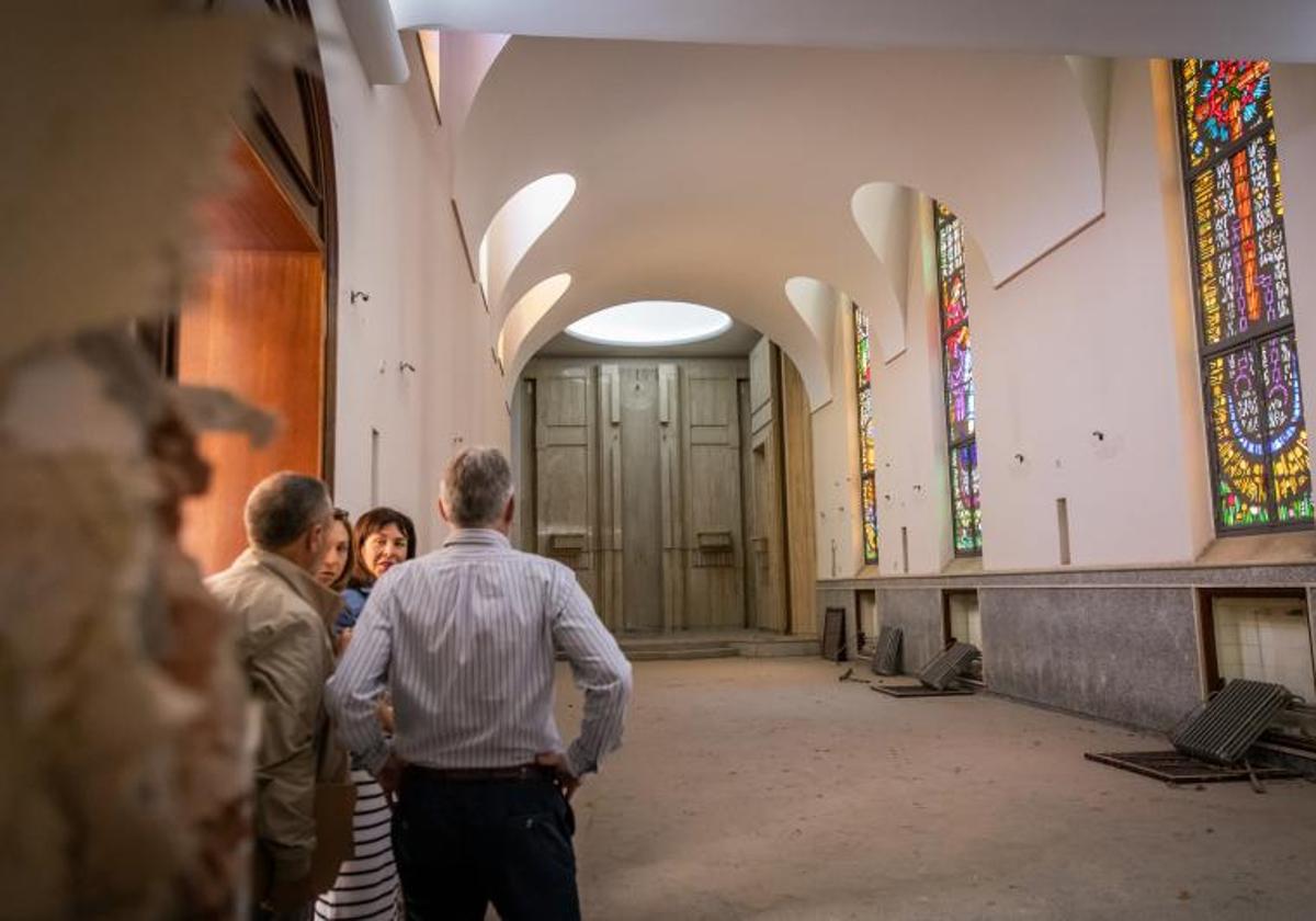 Así está el interior del antiguo asilo de Orihuela tras años de abandono