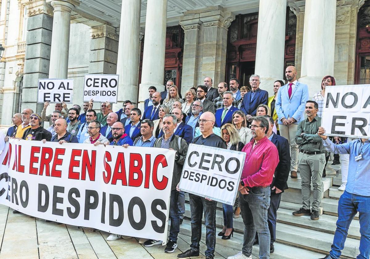 La Corporación atendió al comité de empresa de Sabic antes de la sesión plenaria de este jueves.