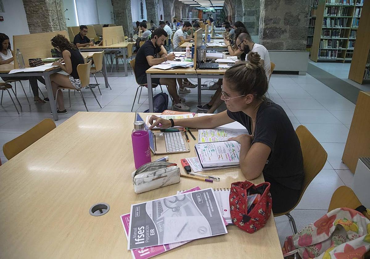 La UPCT amplía el sistema de control de acceso a las aulas de estudio de  Antiguones | La Verdad
